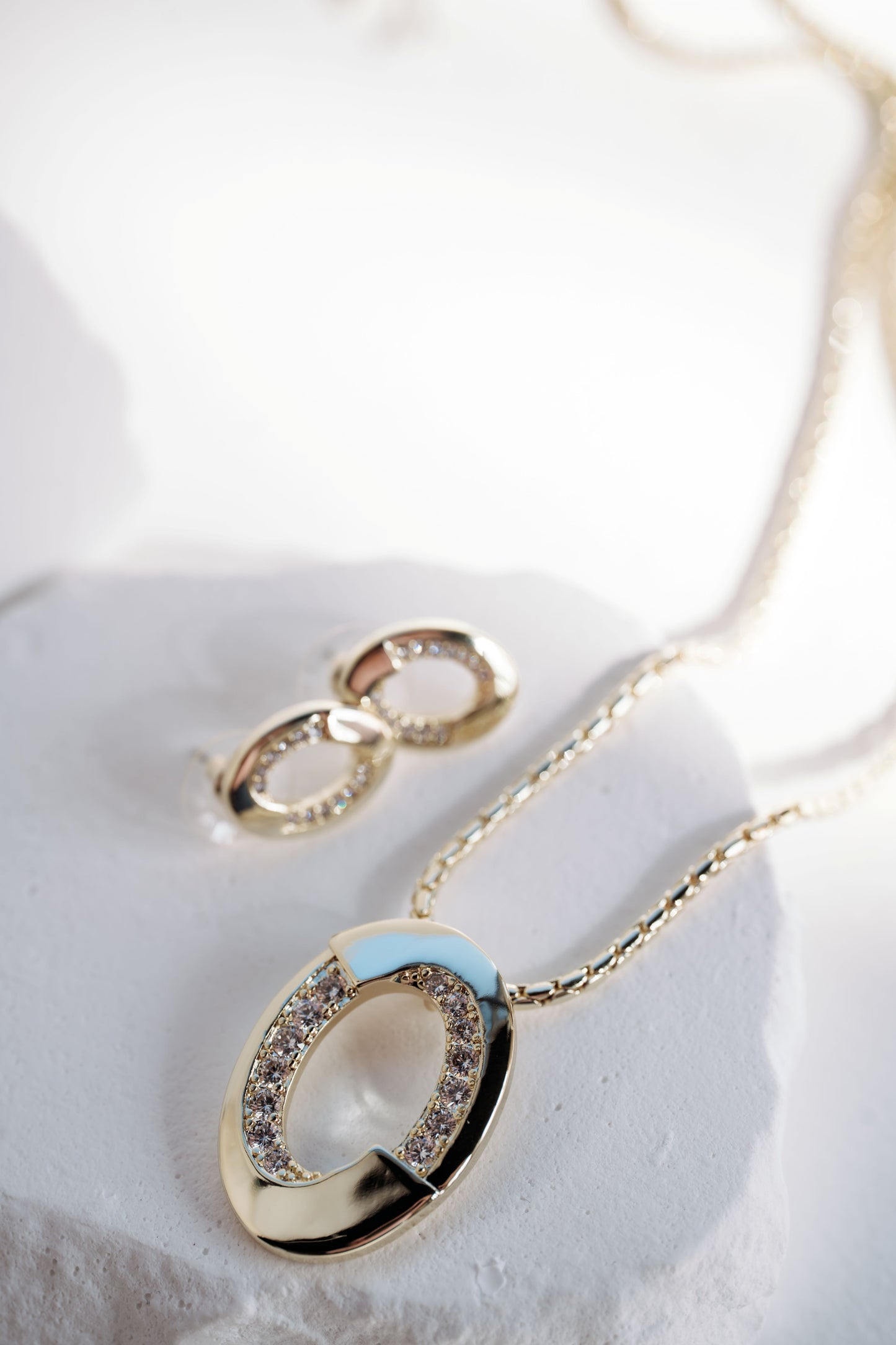 YELLOW GOLD EARRINGS*