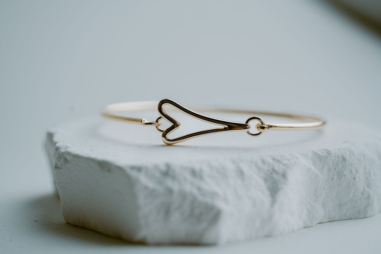 YELLOW GOLD HOLLOW HEART CUF BANGLE *