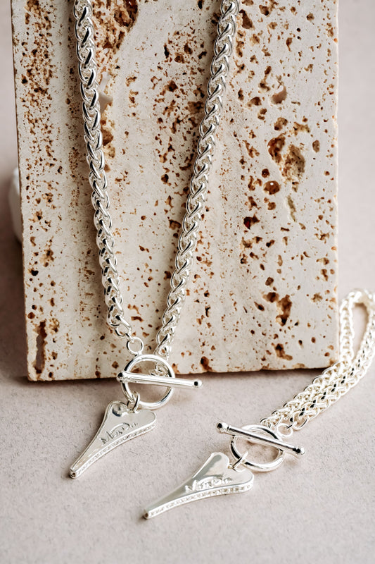 NEW!!! SILVER T BAR NEKLACE *