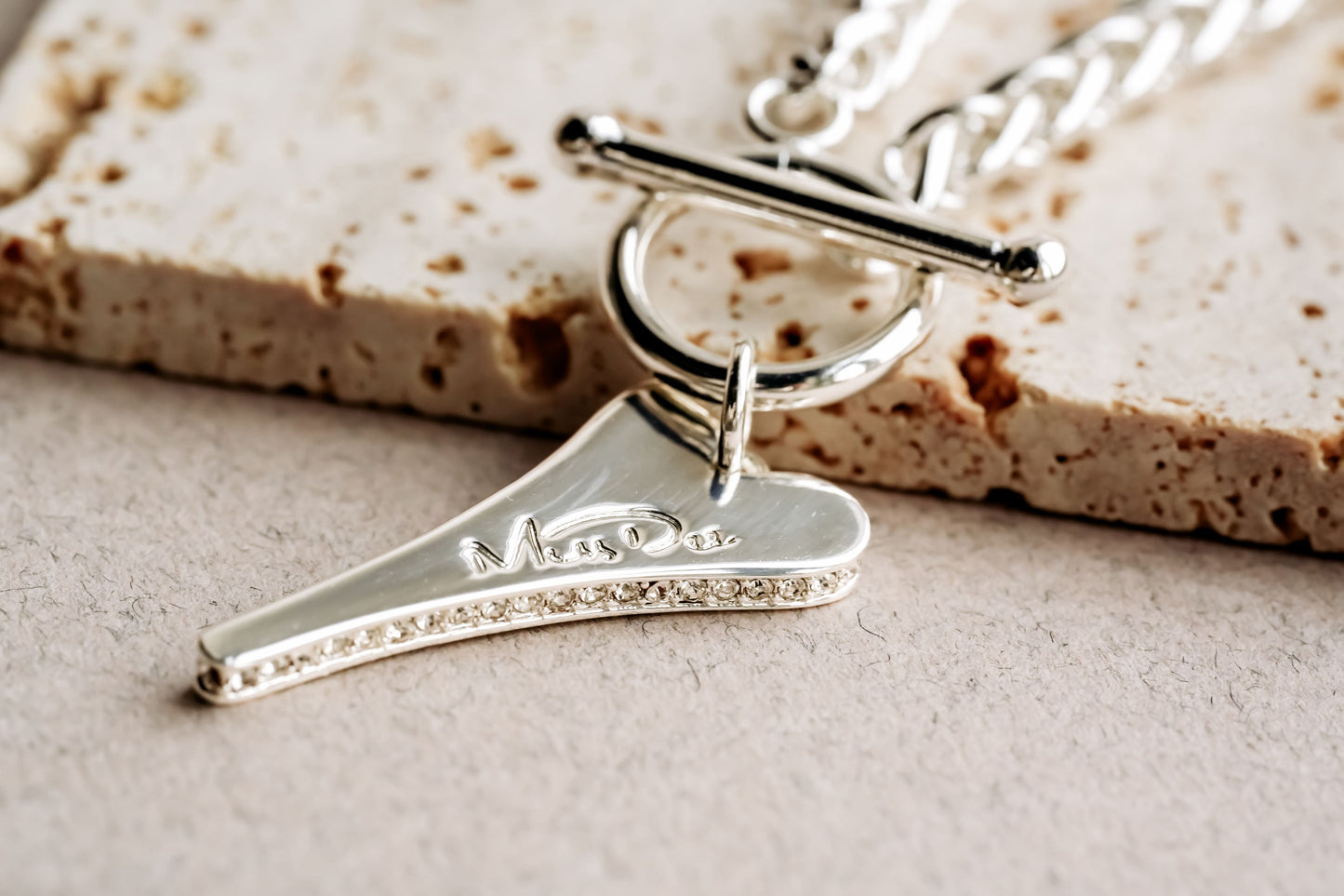 NEW!!! SILVER T BAR NEKLACE *