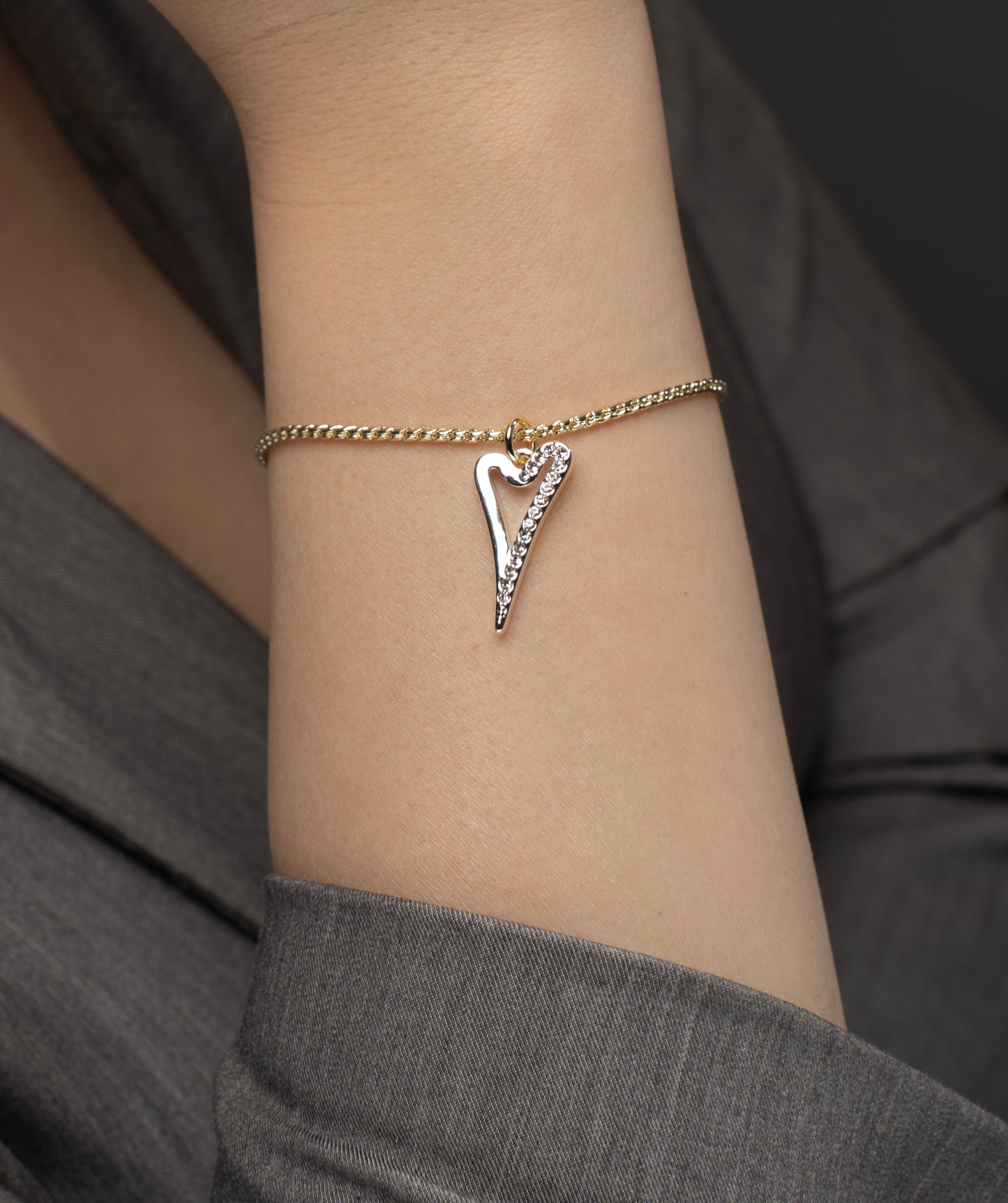 NEW!!! Bracelet Silver/Yellow gold Hollow heart 1/2 Plain 1/2 Diamante