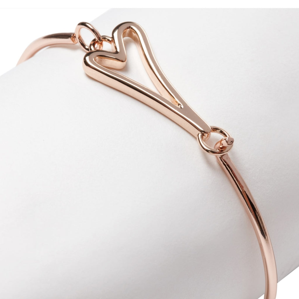 Bracelet rosegold cuff with hollow heart clasp